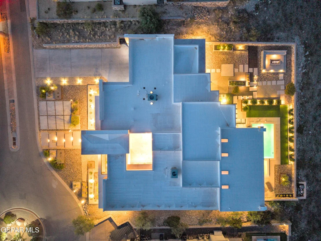 Photo of 386 ROCKY POINTE Drive