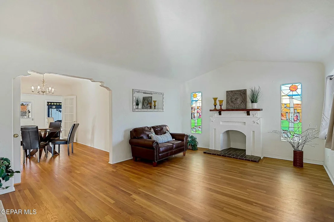 Photo of 601 E BALTIMORE Drive