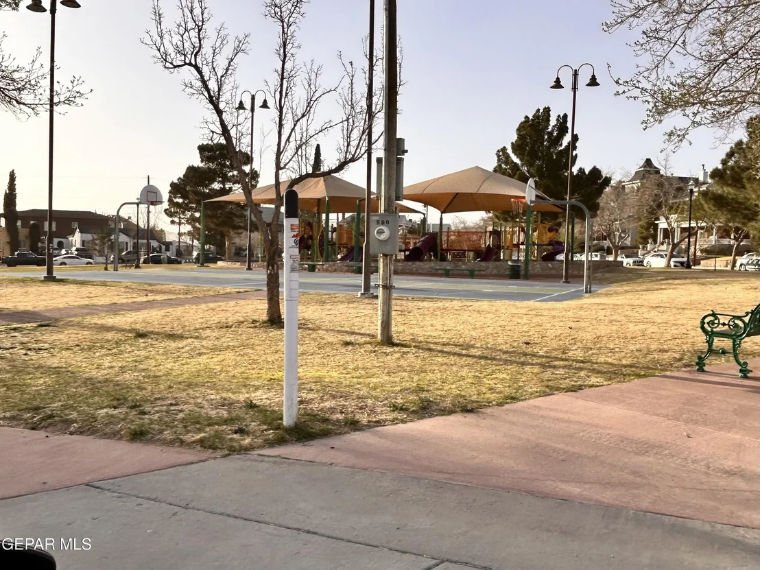 Photo of 521 RANDOLPH Drive