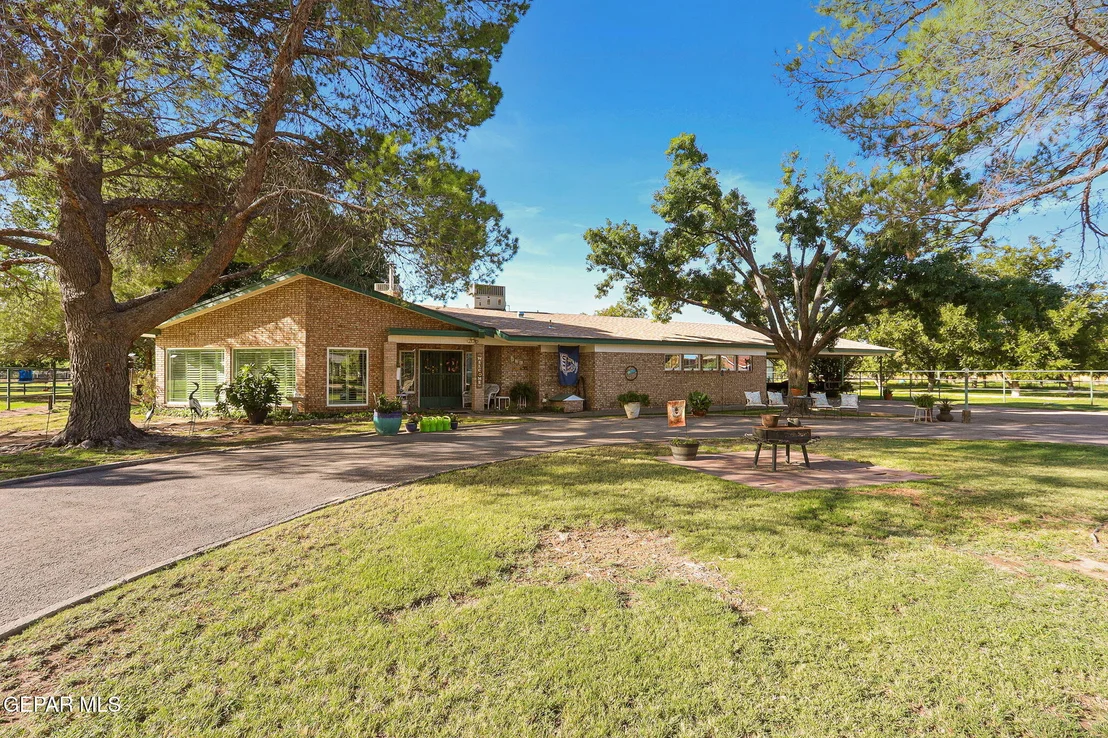 Photo of 136 LAURA GALE Drive