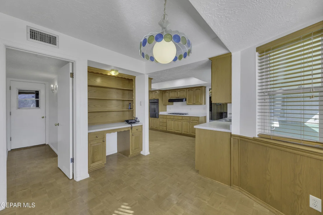 Photo of 612 SOMERSET Drive
