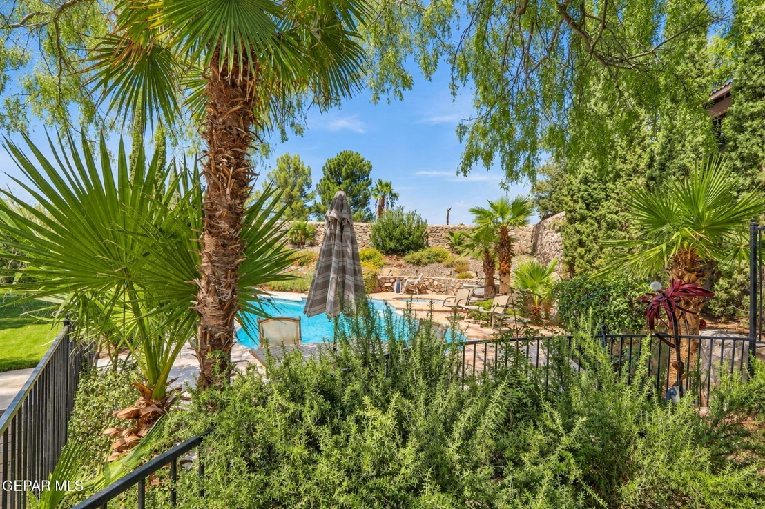 Photo of 1158 PINE RIDGE Way