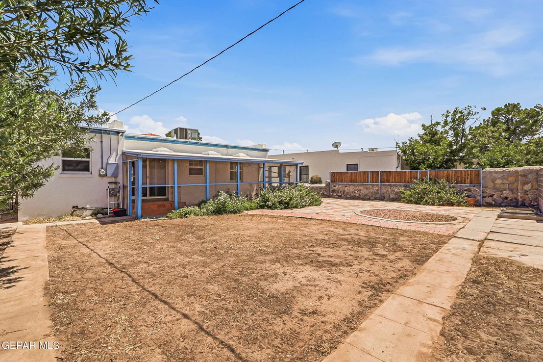 Photo of 2037 CRESCENT Circle