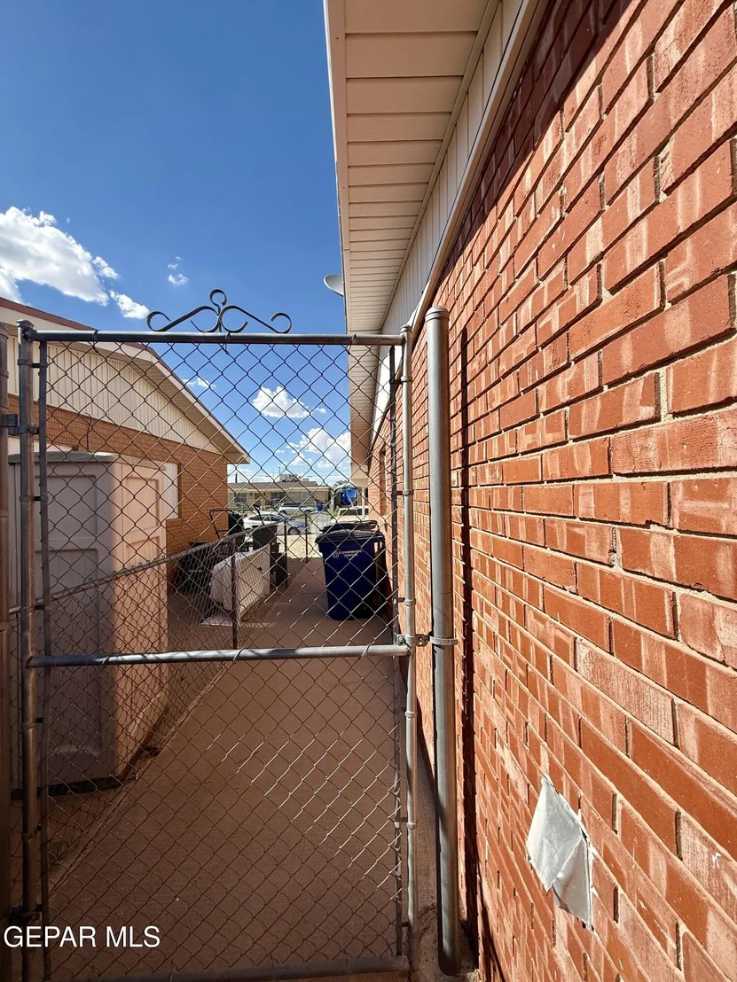 Photo of 5828 STURGEON DR Drive