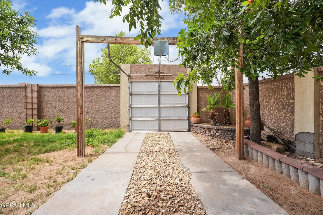 Photo of 731 PLAZER Place