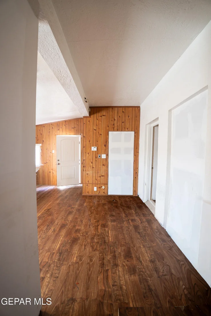 Photo of 521 RANDOLPH Drive