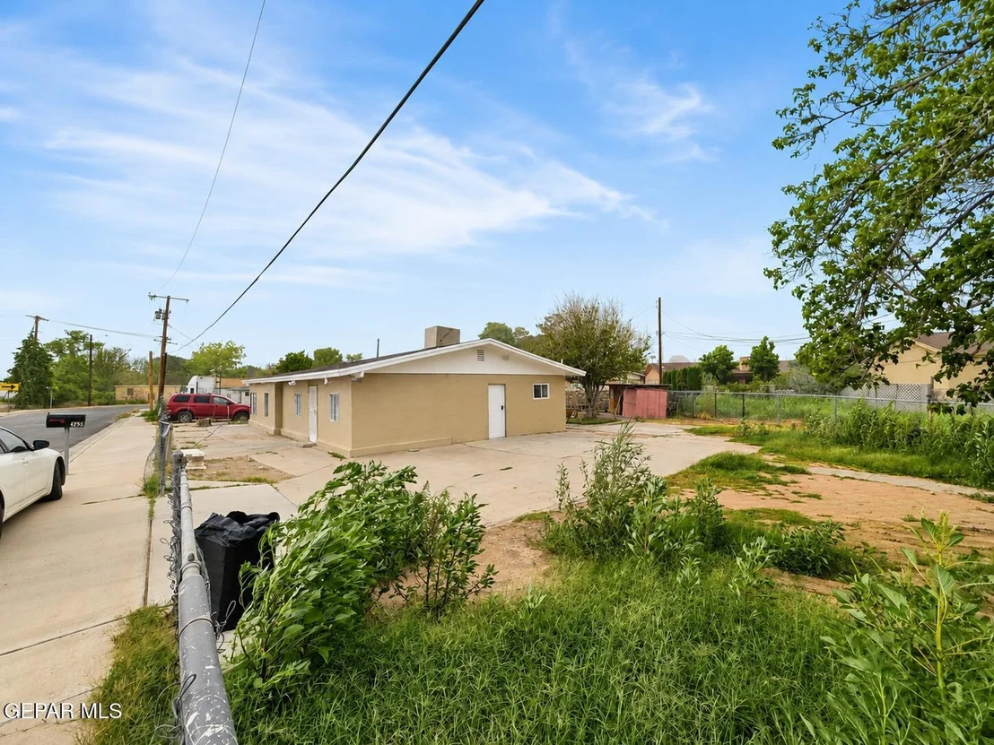 Photo of 305 MCCUNE Road