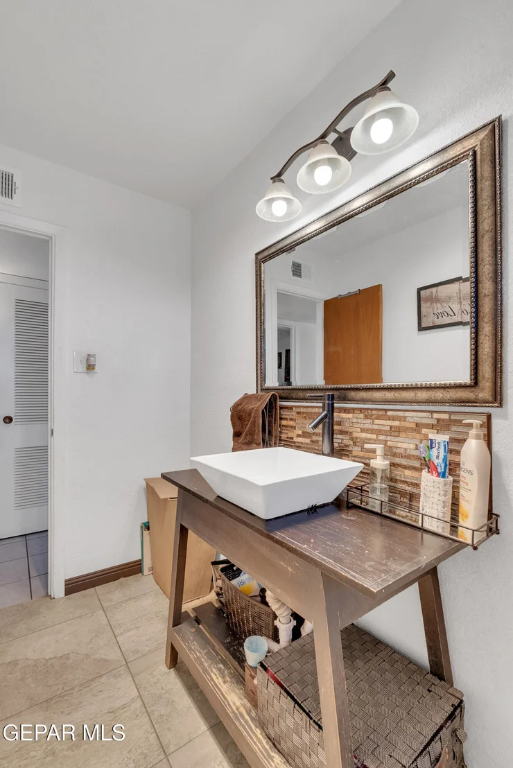 Photo of 3818 JACKSON Avenue