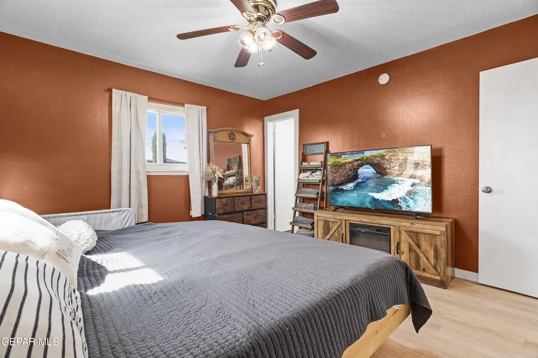 Photo of 5804 TAUTOGA Drive