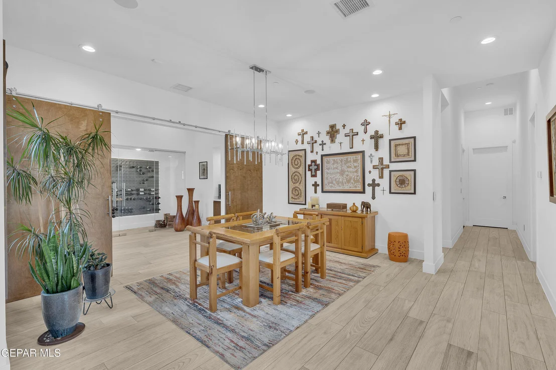 Photo of 386 ROCKY POINTE Drive