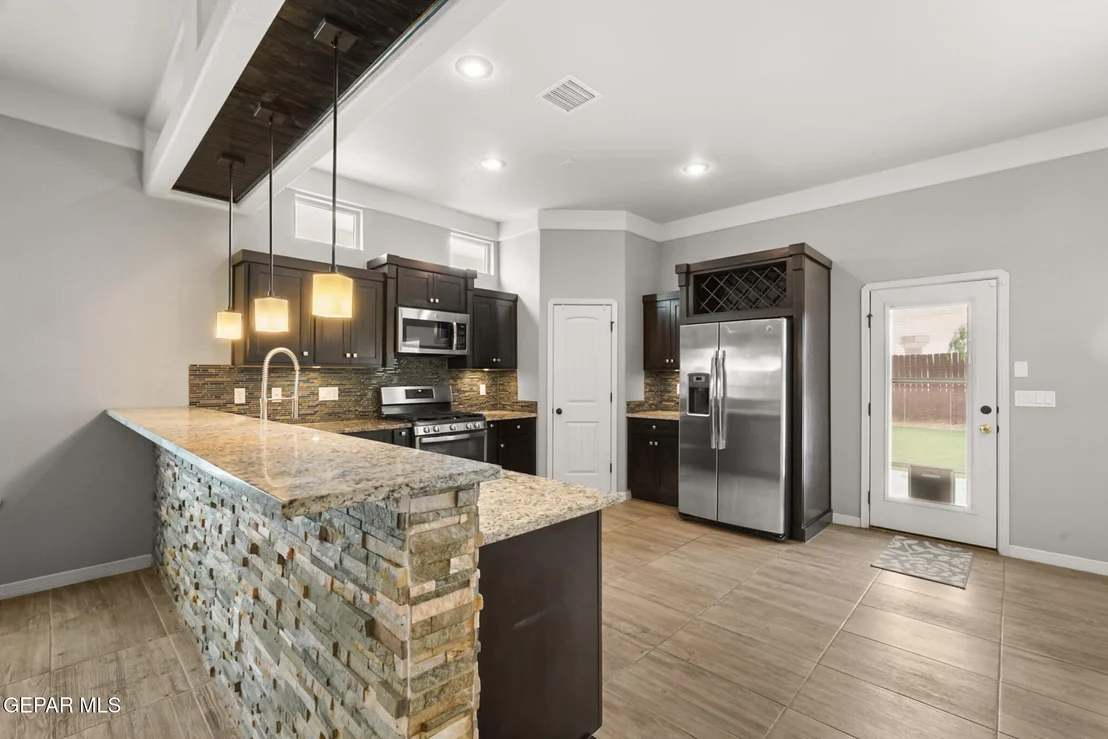 Photo of 654 DARLINGTON Drive
