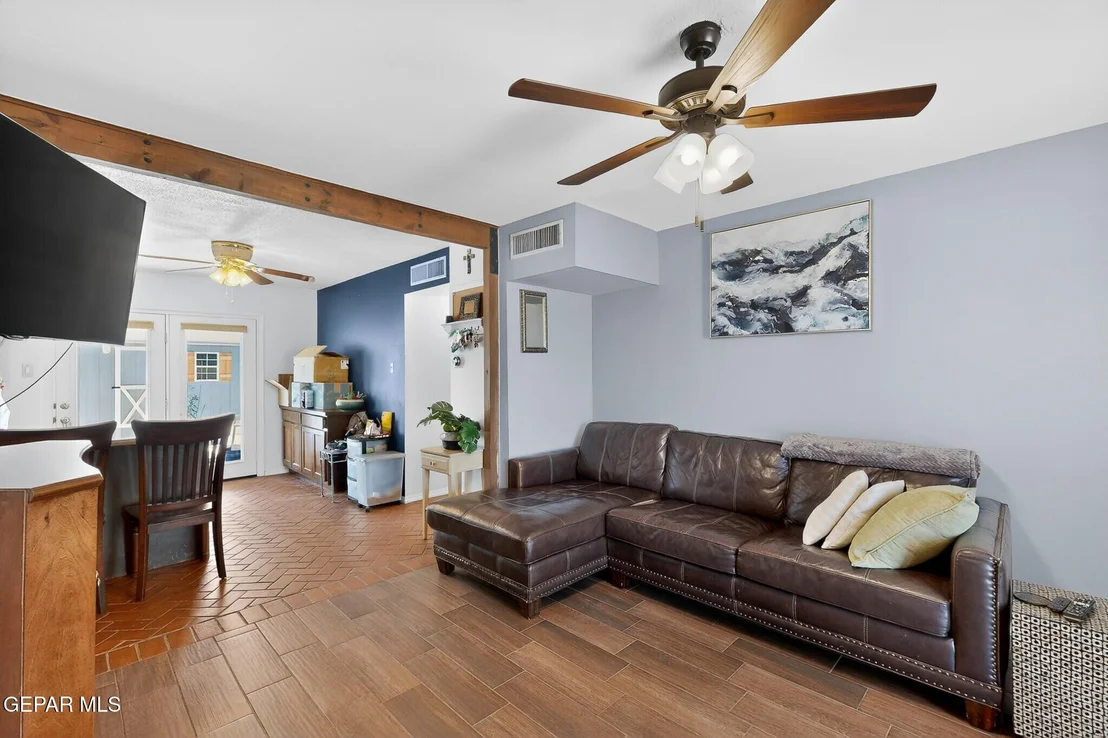 Photo of 537 RIDGEMONT Drive