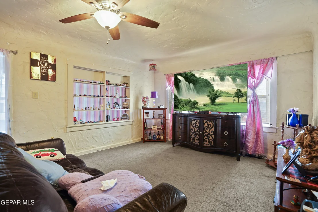 Photo of 8445 ROSEWAY Drive