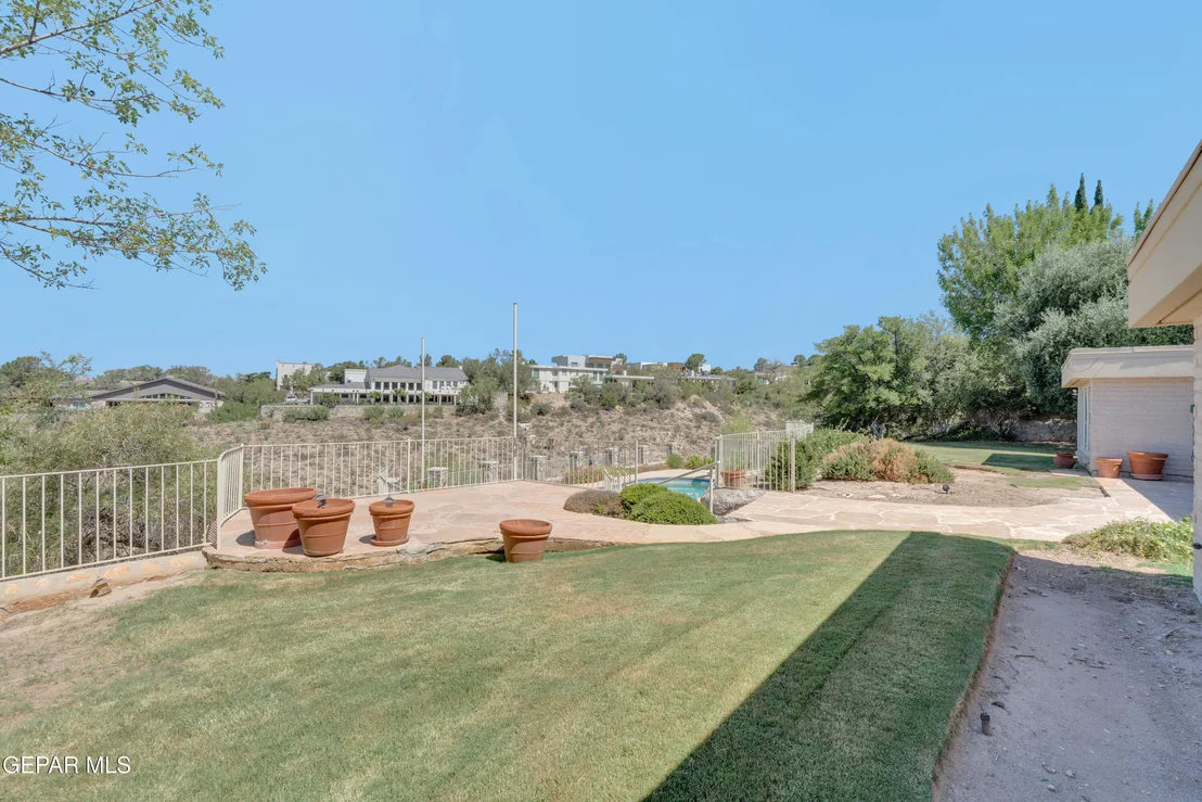 Photo of 913 THUNDERBIRD Drive