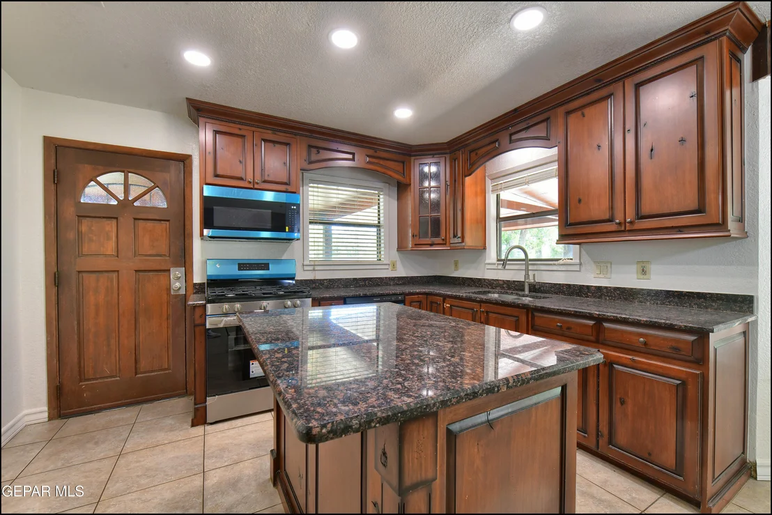 Photo of 6525 UPPER VALLEY Road
