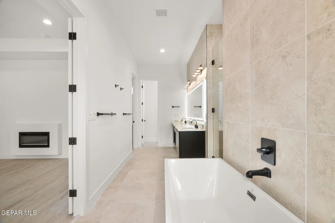 Photo of 5024 JARDINES Place