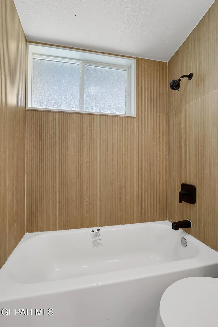 Photo of 5609 MARTIN Lane