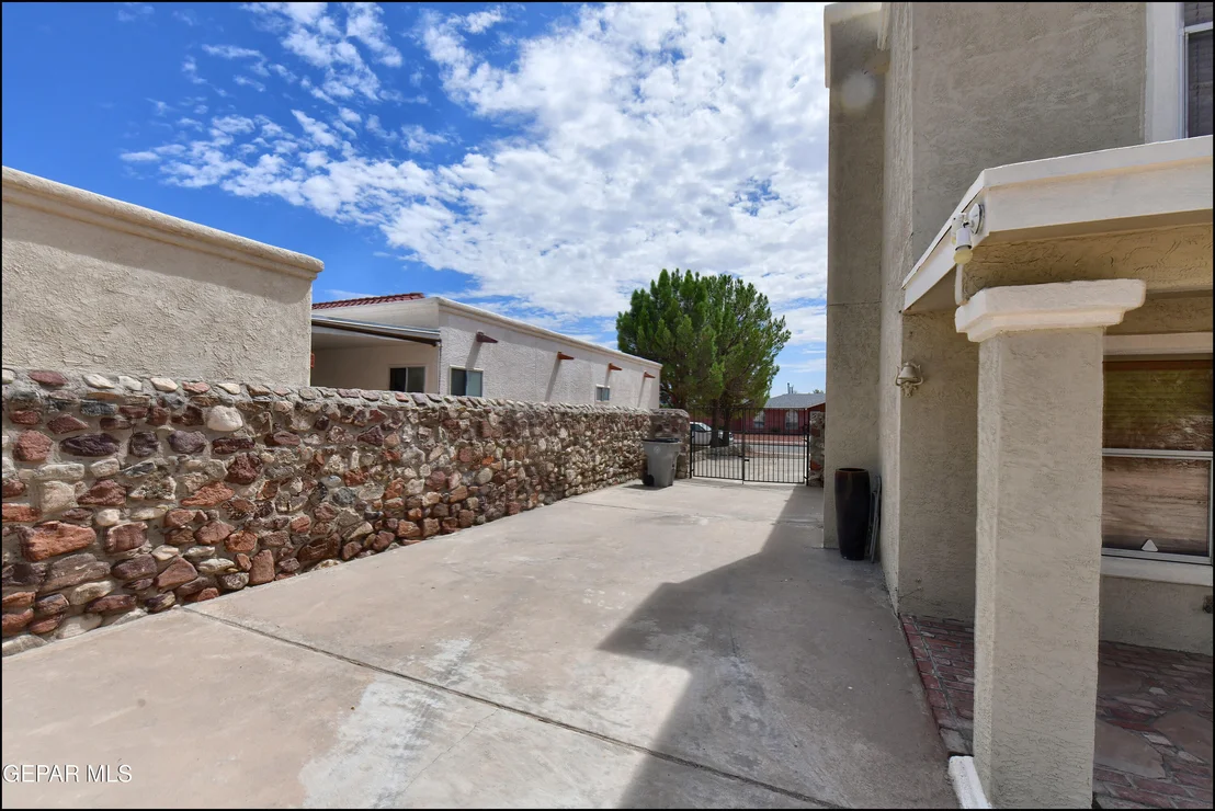Photo of 7653 DIANJOU Drive