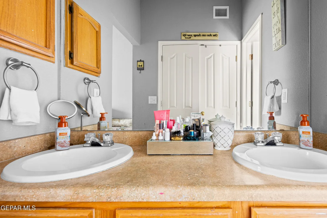 Photo of 6076 River Park Place