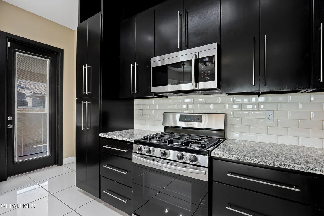 Photo of 917 Clapham Street