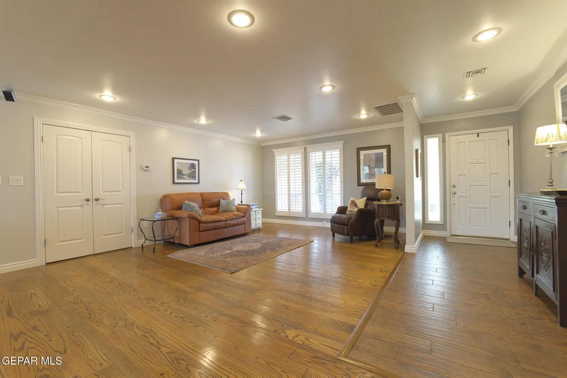 Photo of 417 INDIAN BLUFF Road
