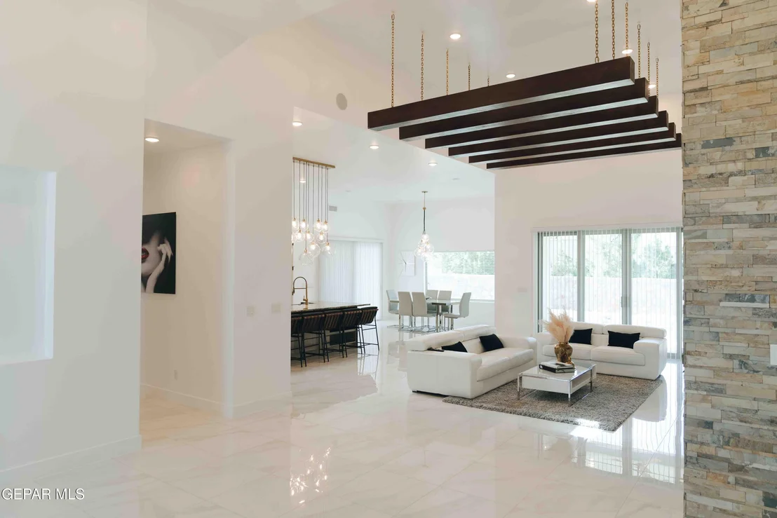 Photo of 653 BIR Circle