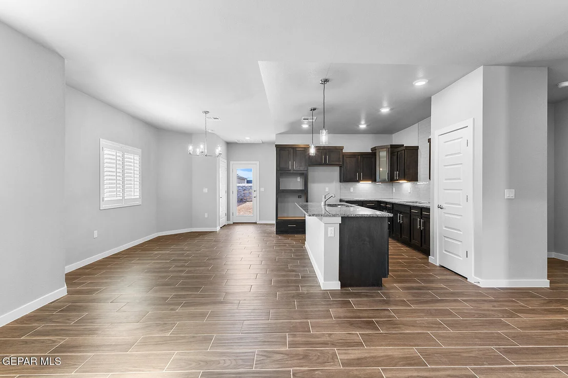 Photo of 937 Nayland Place