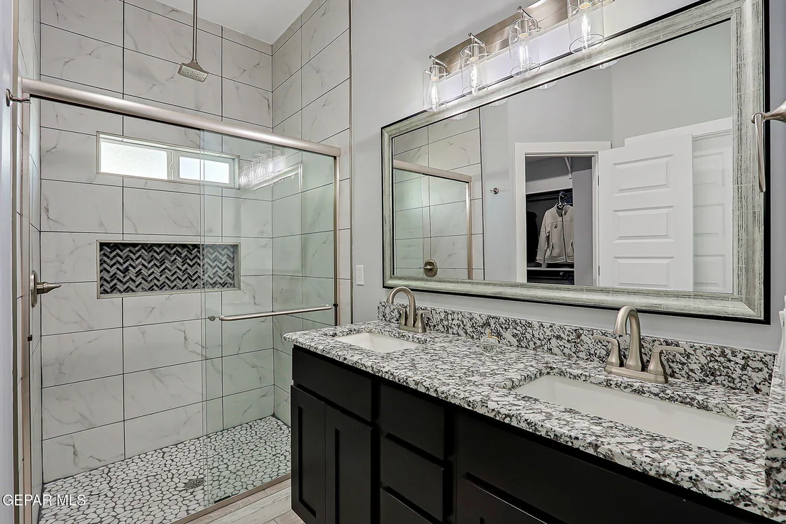 Photo of 13860 Summer View Avenue