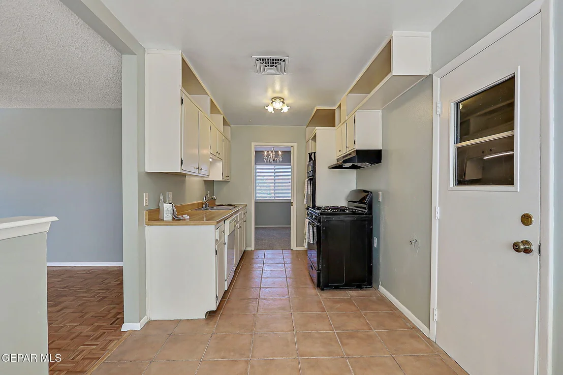 Photo of 7213 CLEMENTE Avenue