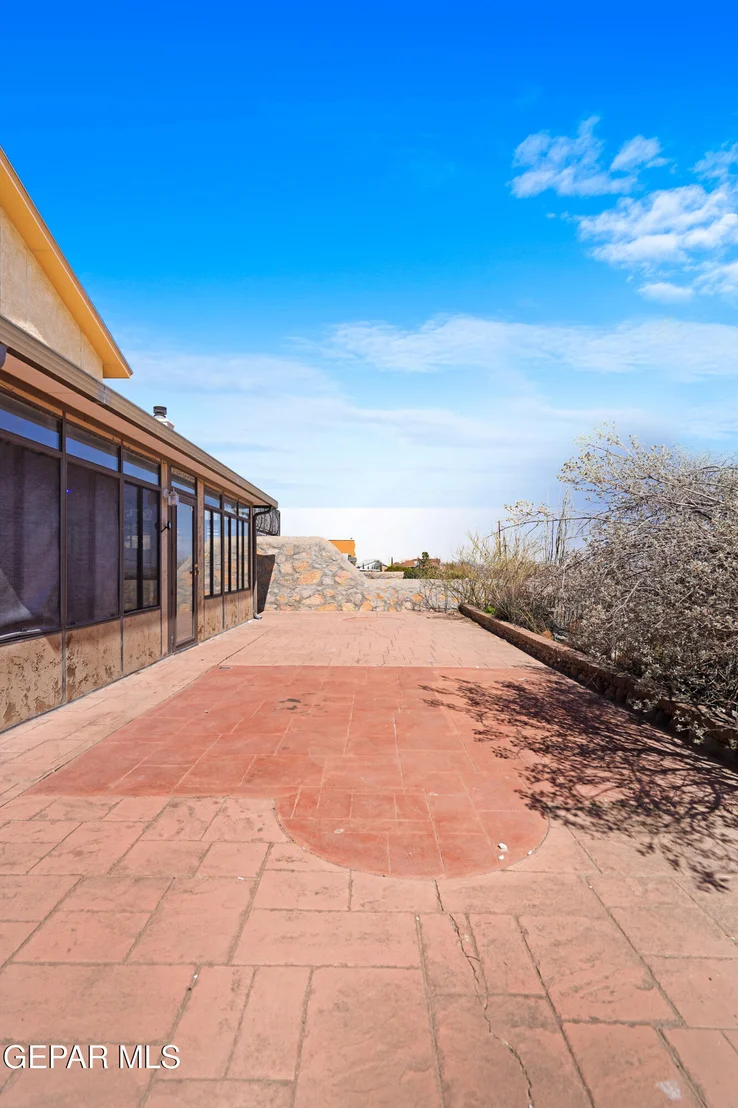 Photo of 6860 RIDGE TOP Drive