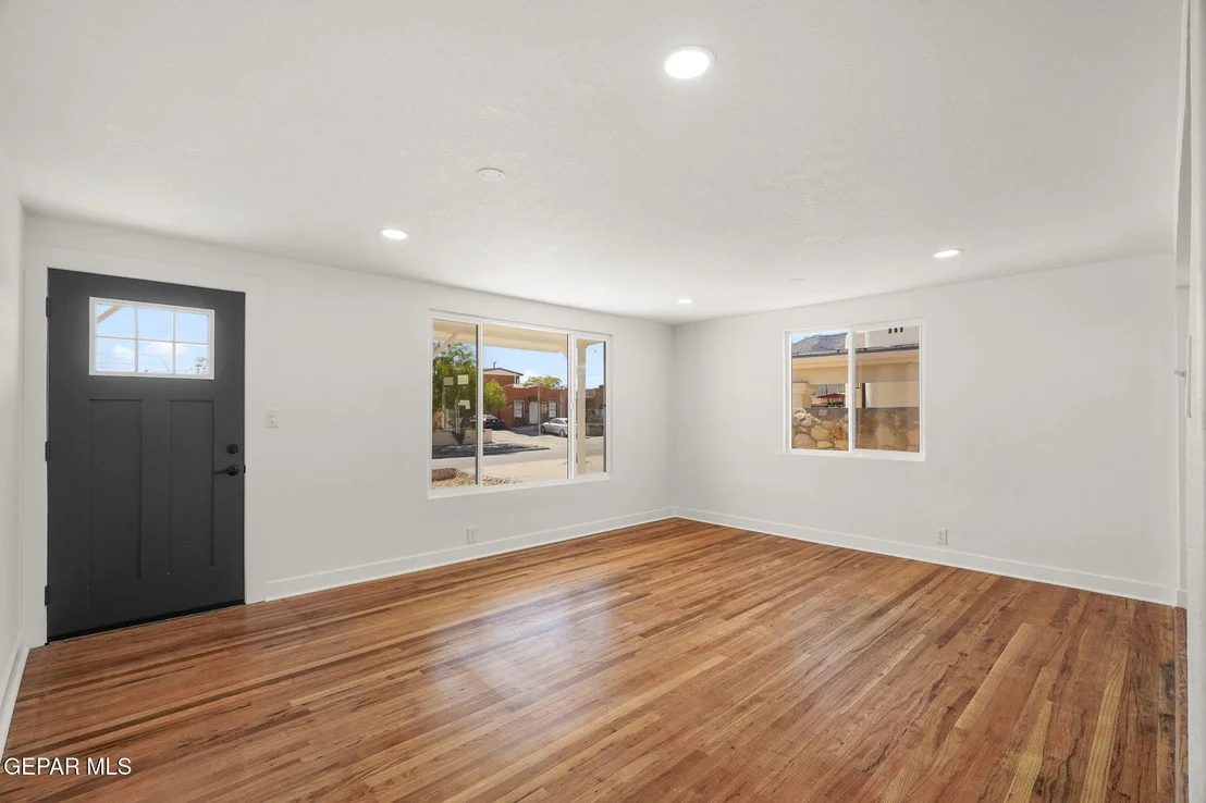 Photo of 3125 Mobile Avenue