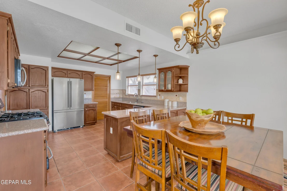 Photo of 2121 GREENLEE Drive