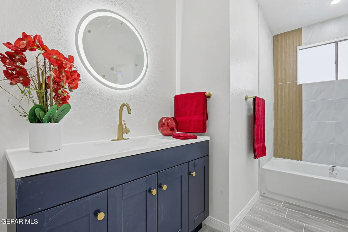 Photo of 113 W POINT Drive