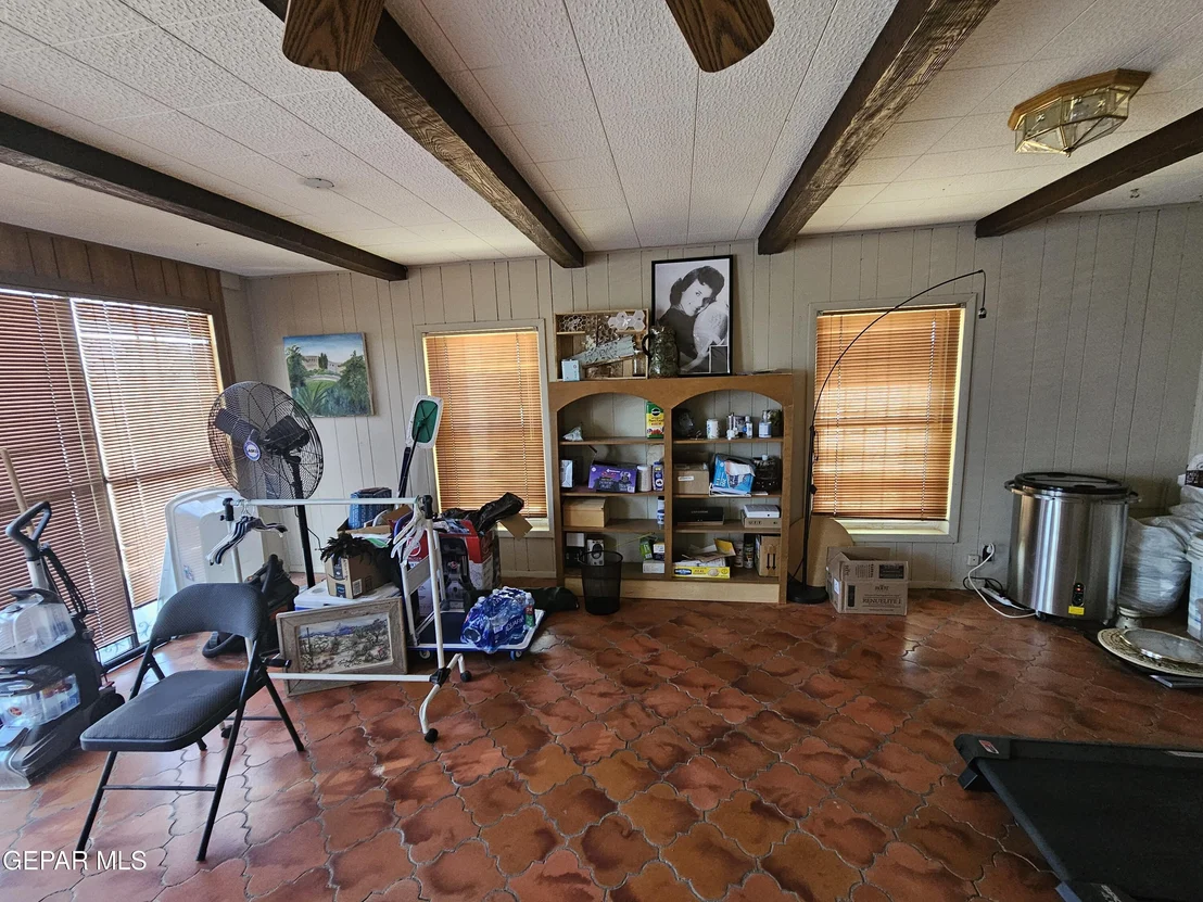 Photo of 800 N G Avenue N