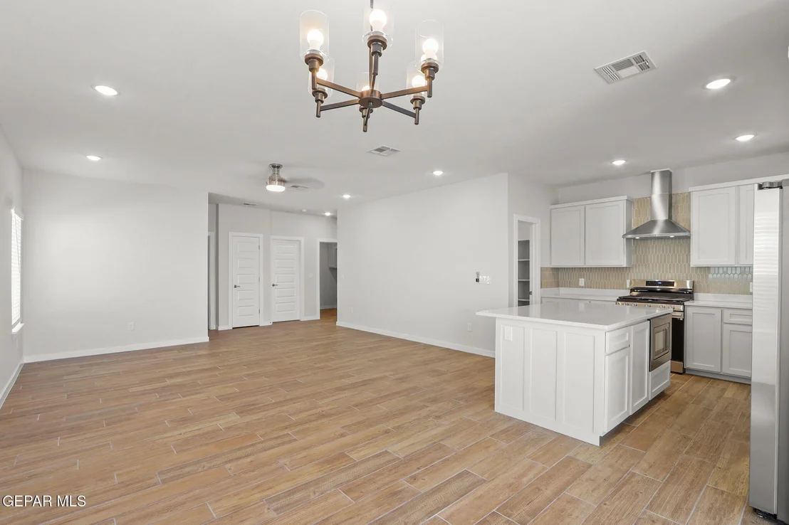 Photo of 521 OSIER Drive