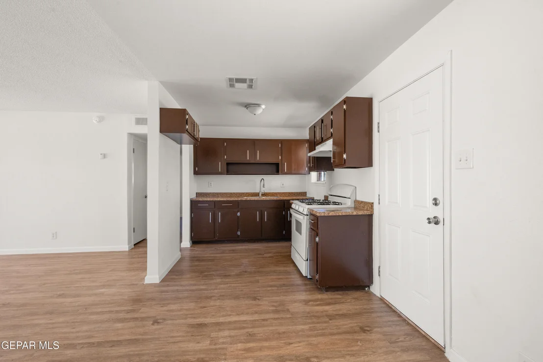 Photo of 5128 DEBEERS Drive