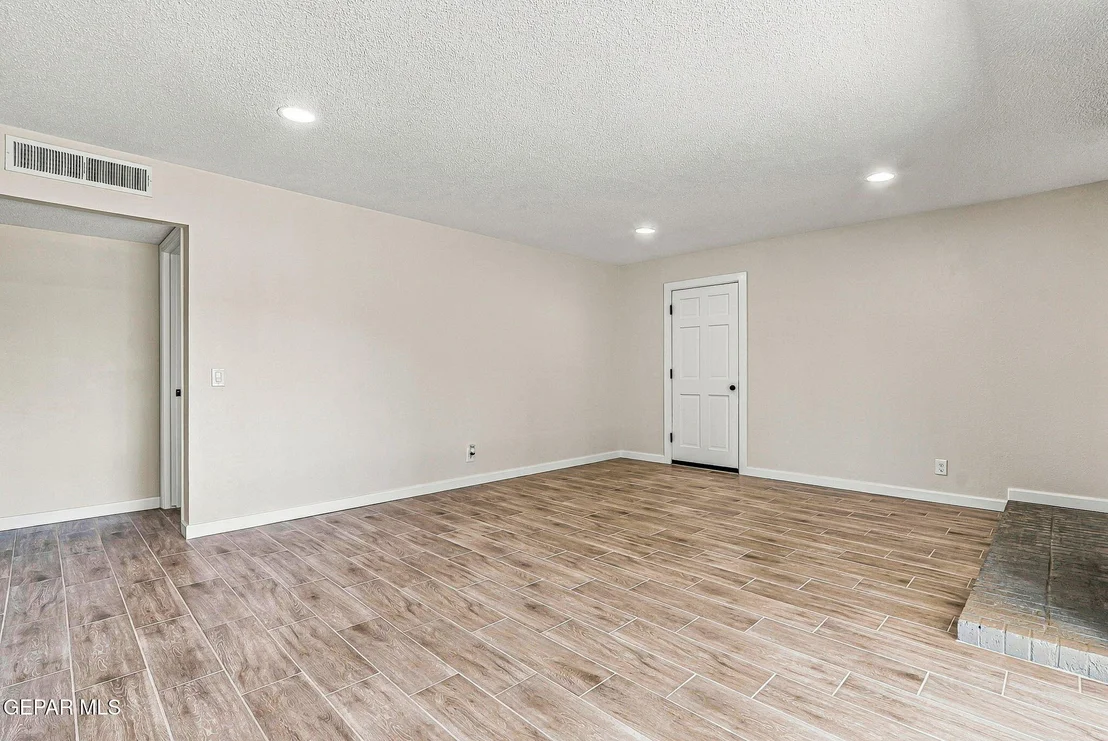 Photo of 8208 PARKLAND Drive