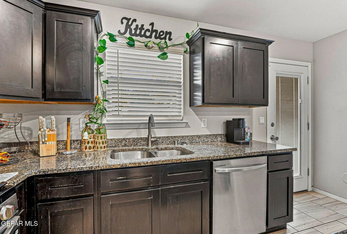 Photo of 433 TWILIGHT Drive