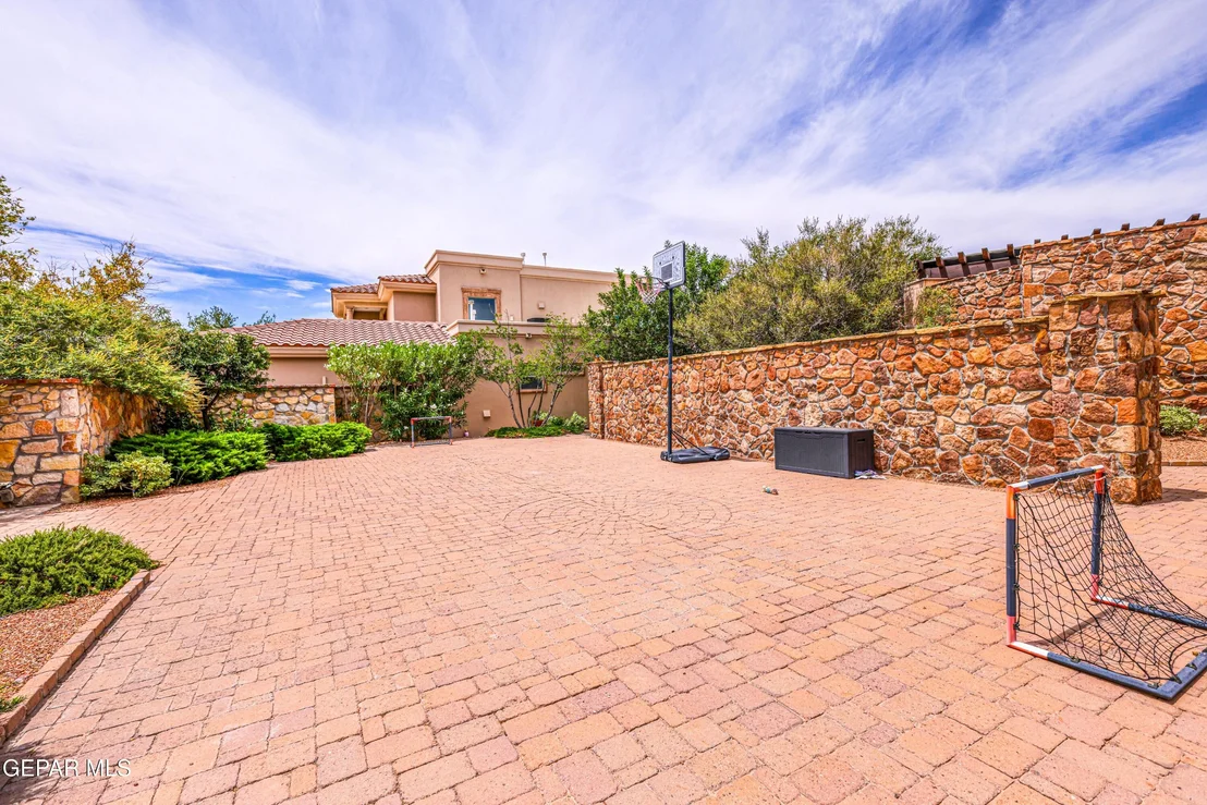 Photo of 6309 VIA SERENA Drive