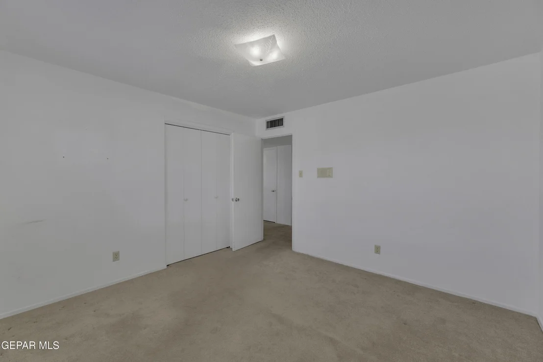 Photo of 612 SOMERSET Drive