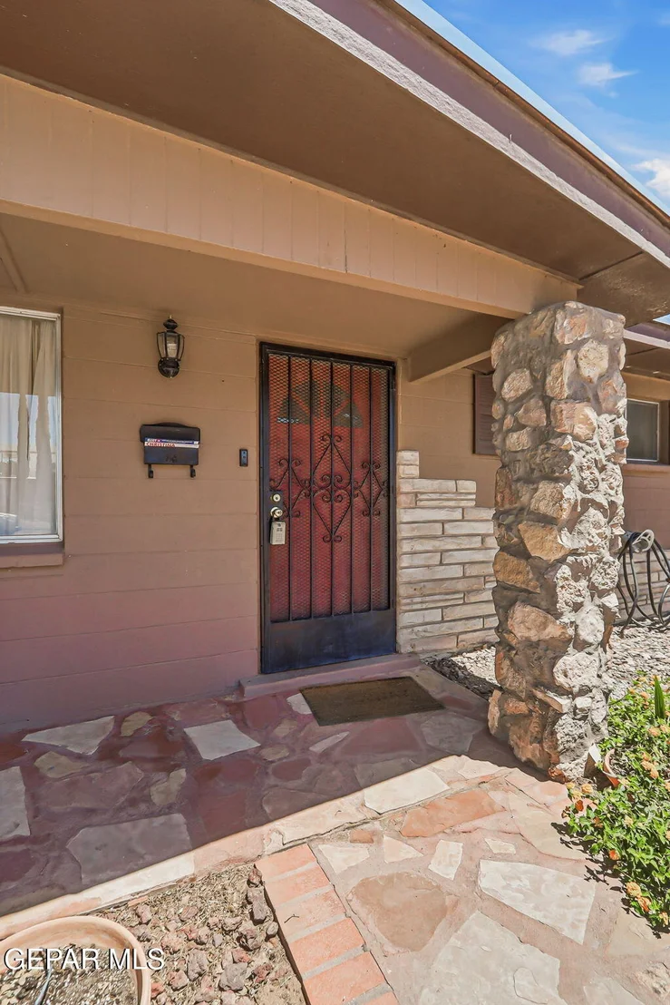 Photo of 10161 BERMUDA Avenue