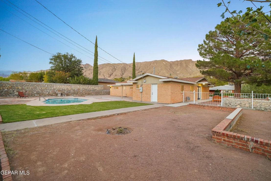 Photo of 4401 BUCKINGHAM Drive