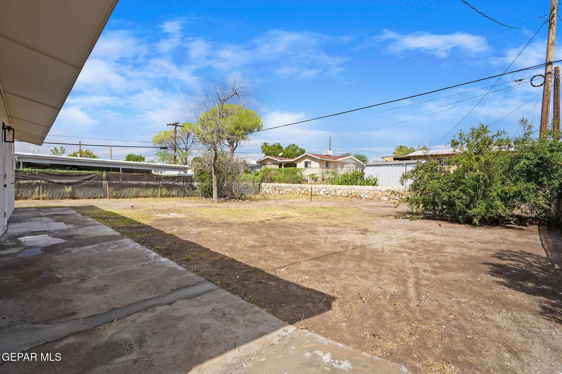 Photo of 919 N CLARK Drive