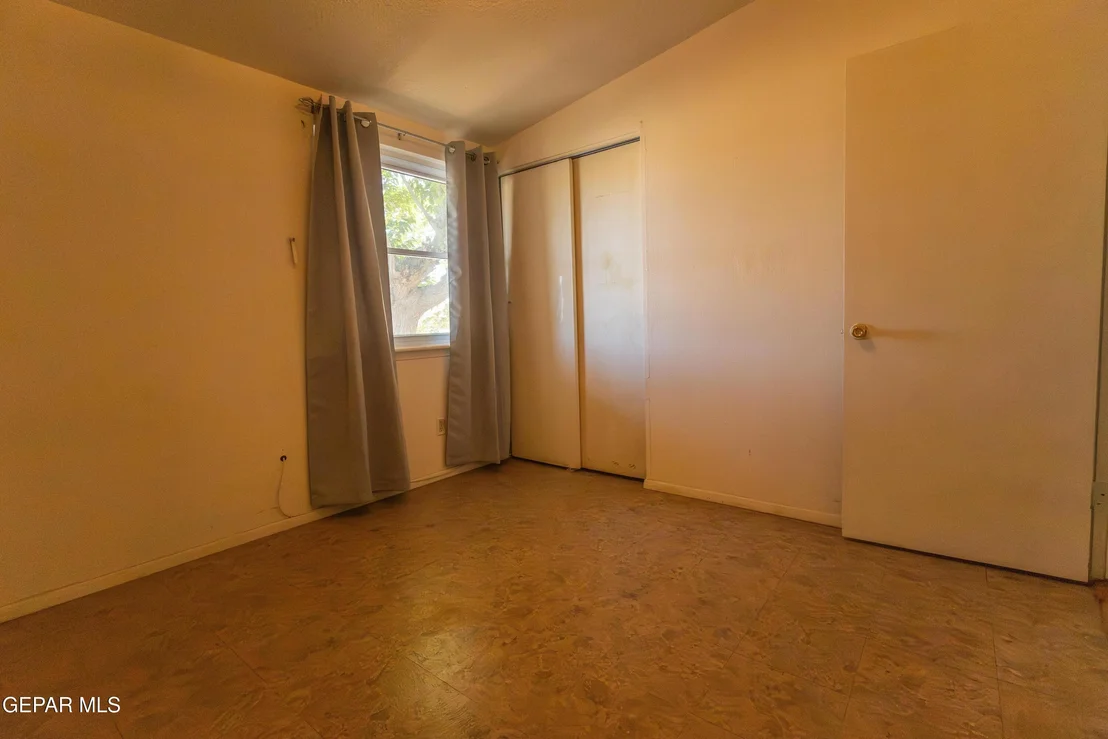 Photo of 5728 DEVON Avenue