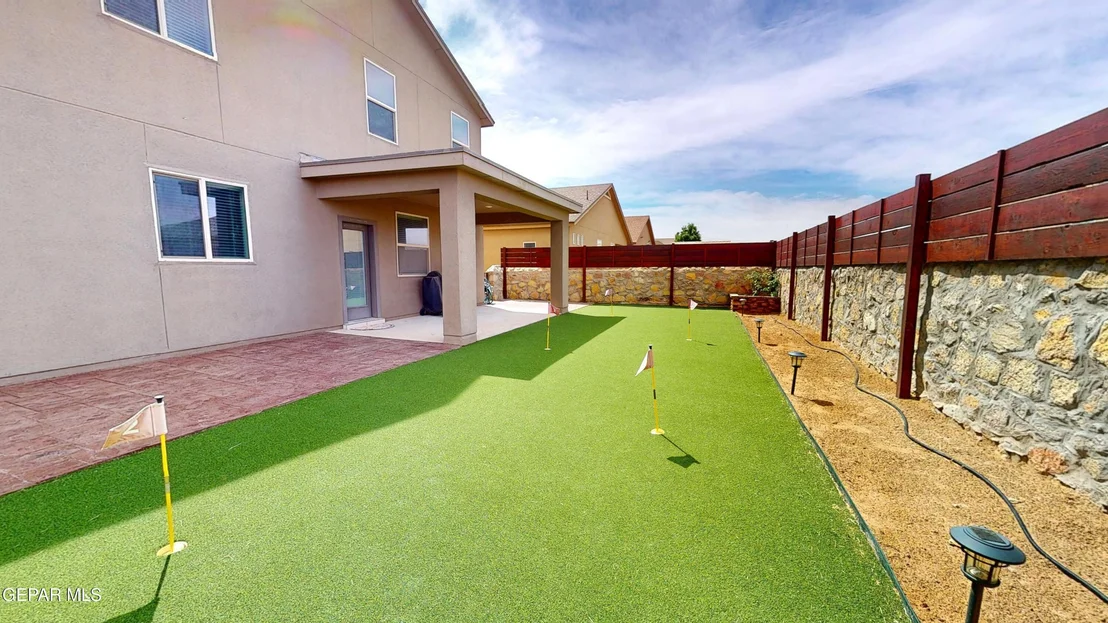 Photo of 129 N Manzanita Drive