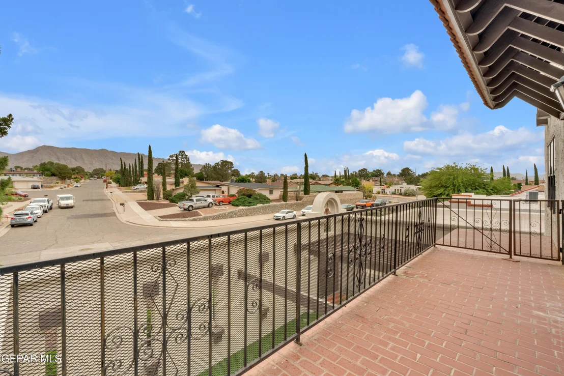 Photo of 425 VALPLANO Drive