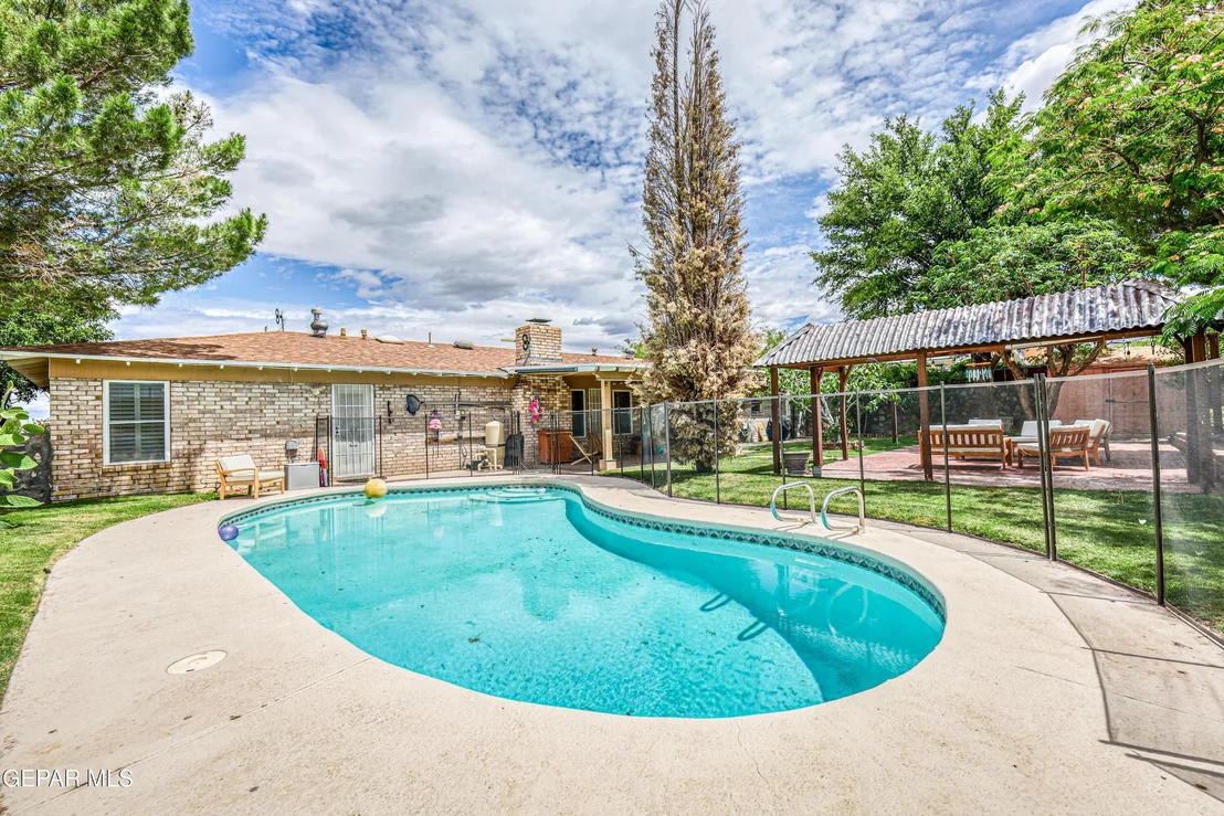 Photo of 708 SOMERSET Drive