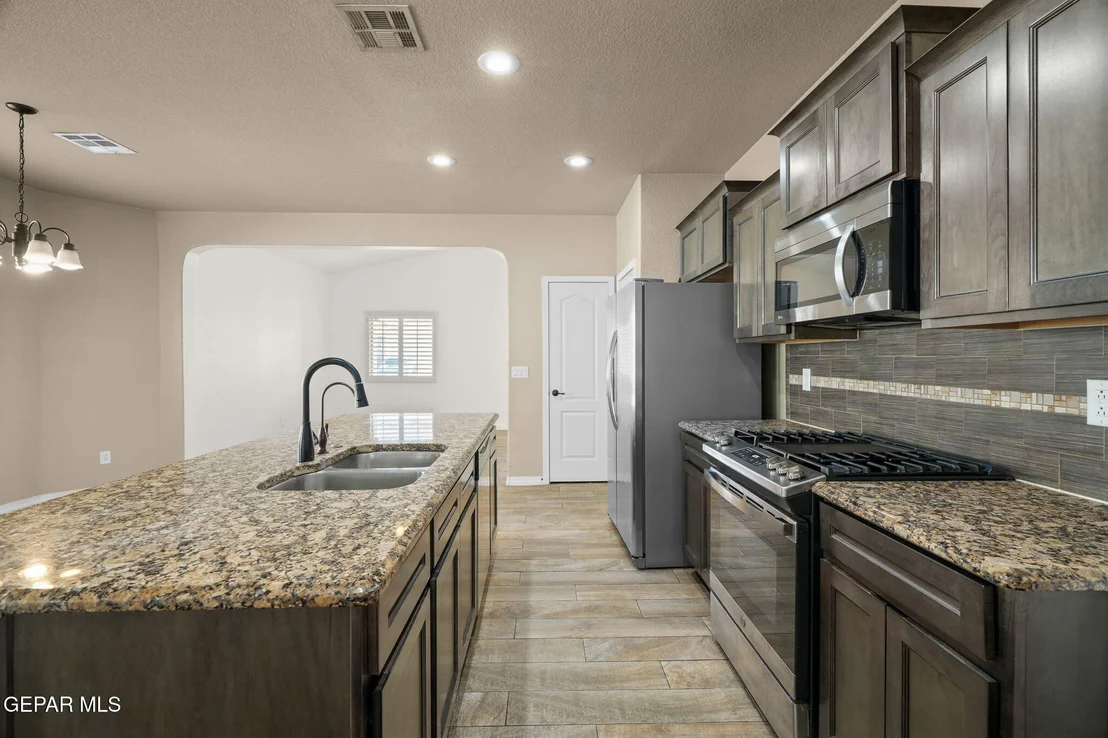 Photo of 789 PIXTON Road