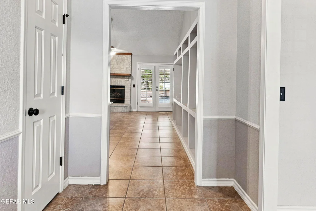 Photo of 860 HEMPSTEAD Drive