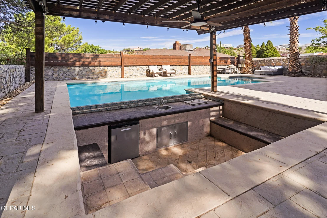 Photo of 845 CRESTA ALTA Drive